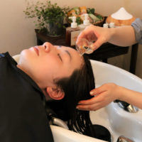 ヘナ 岐阜 天然 岐阜市 オーガニック オーガニックヘナ 天然ヘナ 白髪染め カット 美容院 月と風 頭皮かゆみ 頭皮フケ 薄毛美容院 ヘッドスパ 2度染め 髪質改善 白髪染め