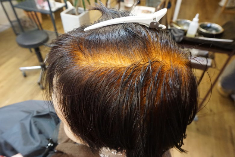 岐阜市のヘナとヘッドスパの美容室月と風のヘナ2度染めのオレンジ塗布の後の画像